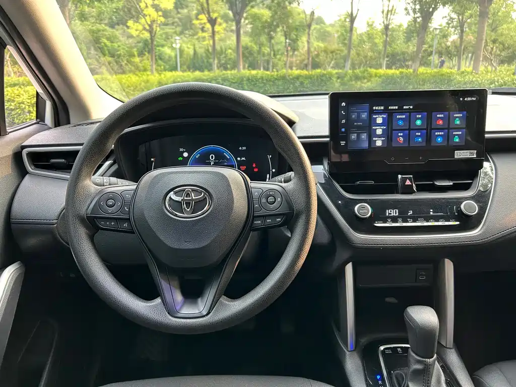 Toyota Corolla Cross — фото 7