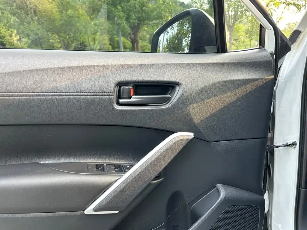 Toyota Corolla Cross — фото 8
