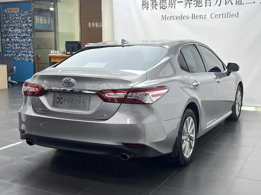 Toyota Camry — фото 6