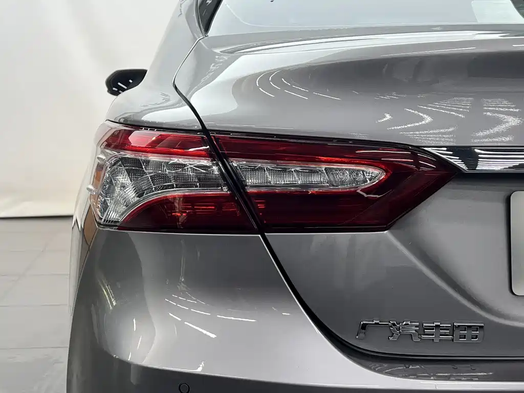 Toyota Camry — фото 8