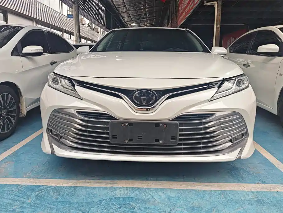 Toyota Camry — фото 2