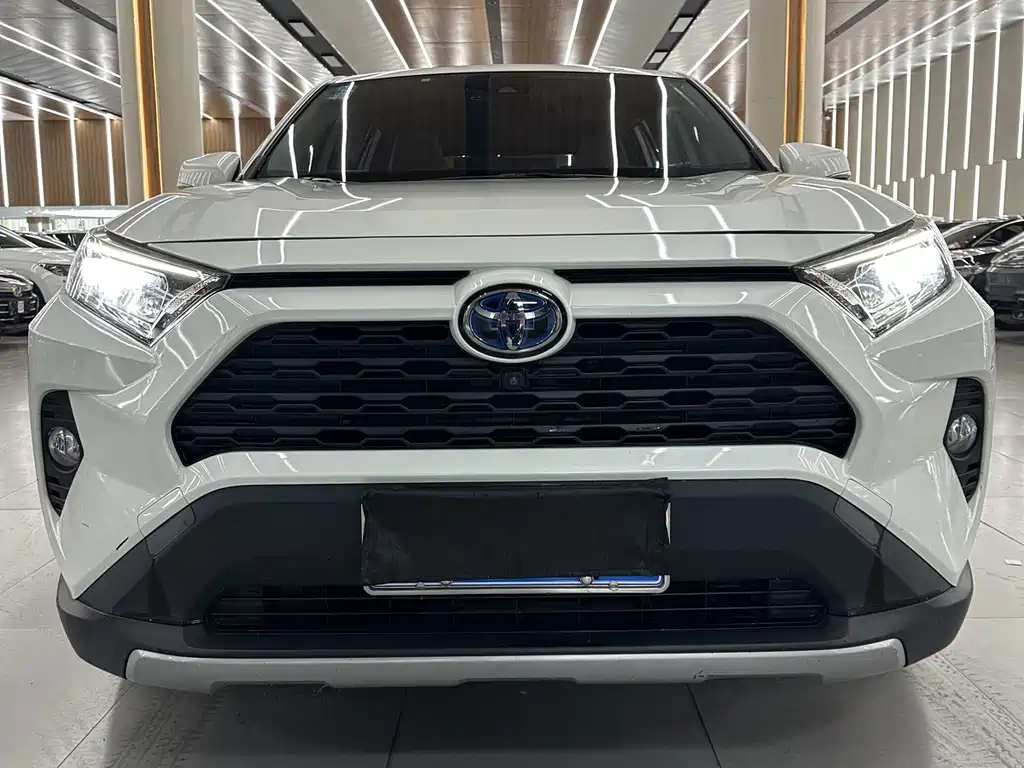 Toyota RAV4 — фото 2