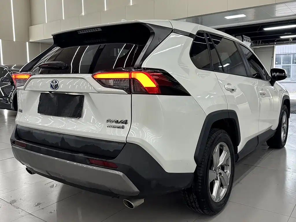 Toyota RAV4 — фото 9
