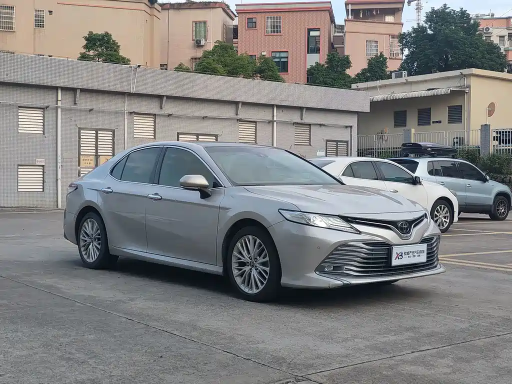 Toyota Camry — фото 3