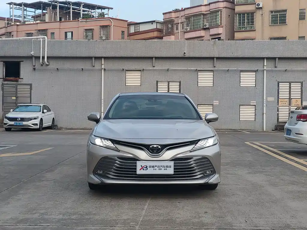 Toyota Camry — фото 6