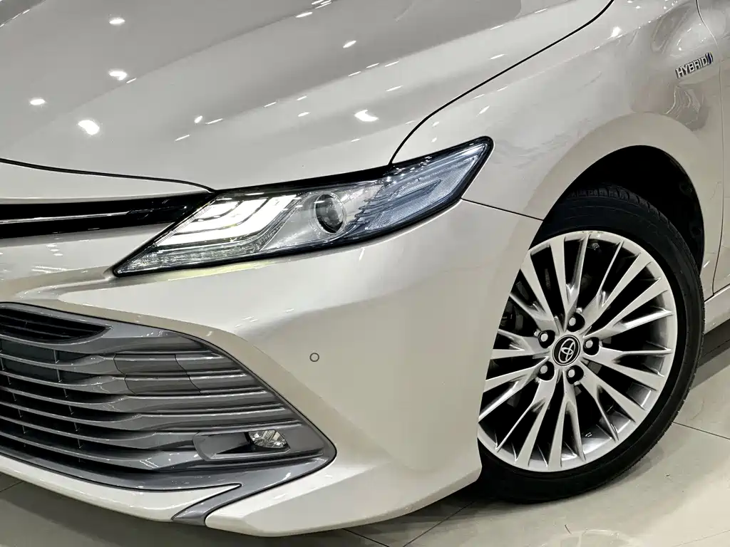 Toyota Camry — фото 23