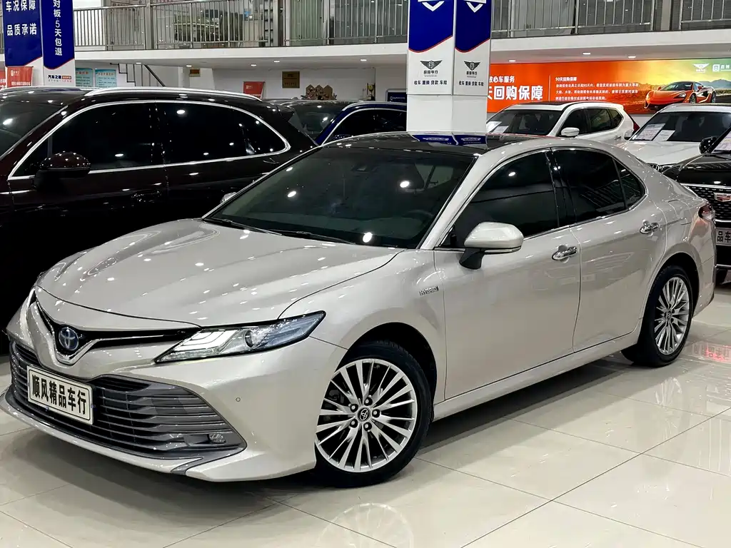 Toyota Camry — фото 4