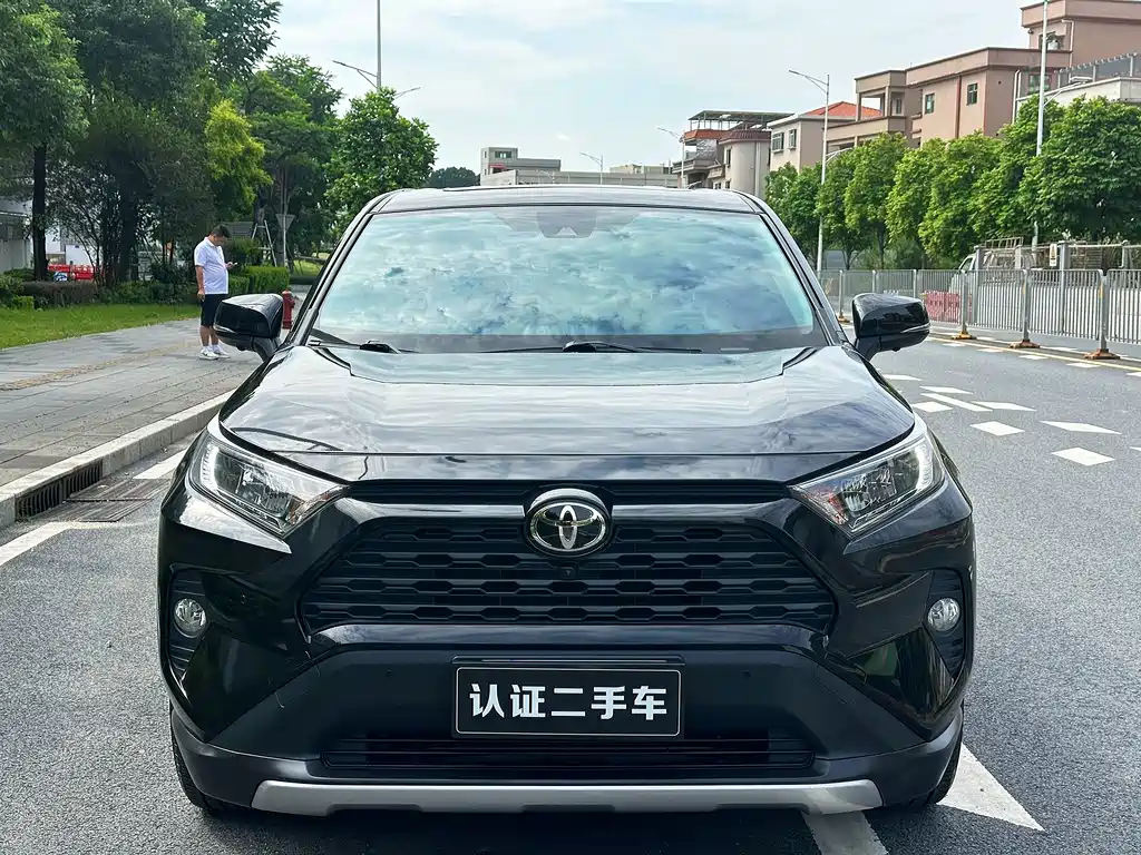 Toyota RAV4 — фото 2