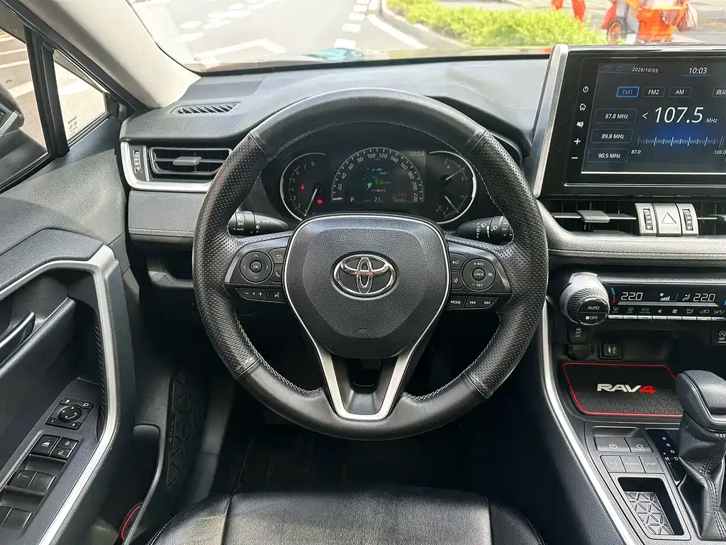 Toyota RAV4 — фото 18