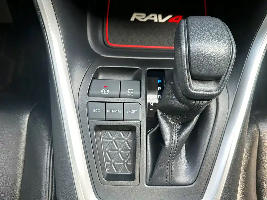Toyota RAV4 — фото 19