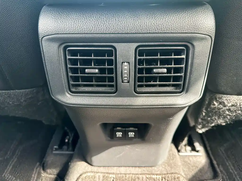 Toyota RAV4 — фото 20