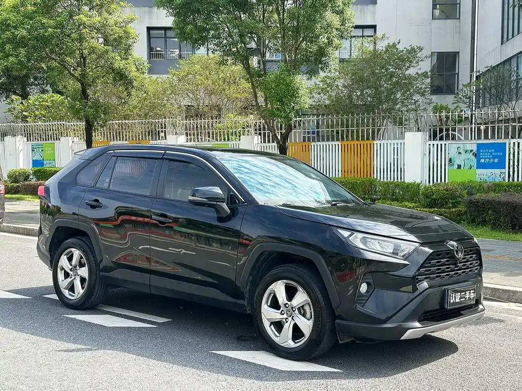 Toyota RAV4 — фото 4