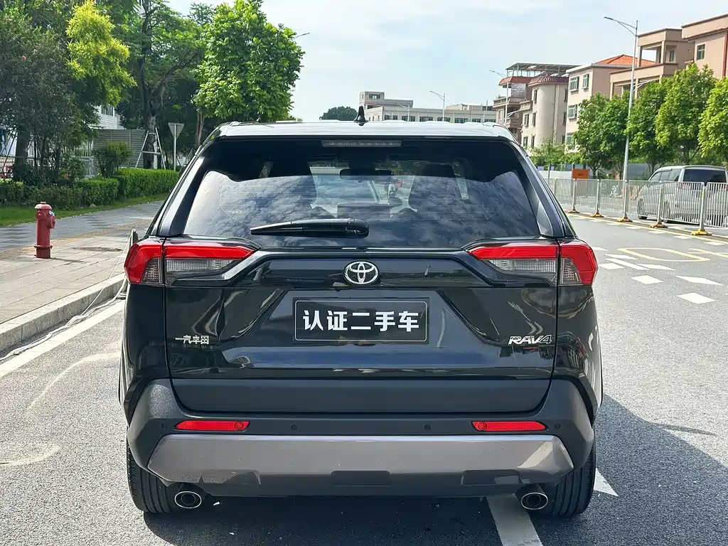 Toyota RAV4 — фото 6