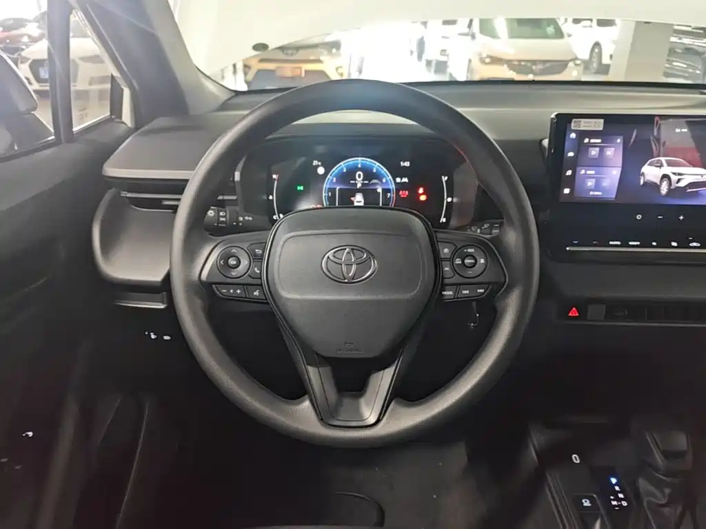 Toyota Corolla Cross — фото 11