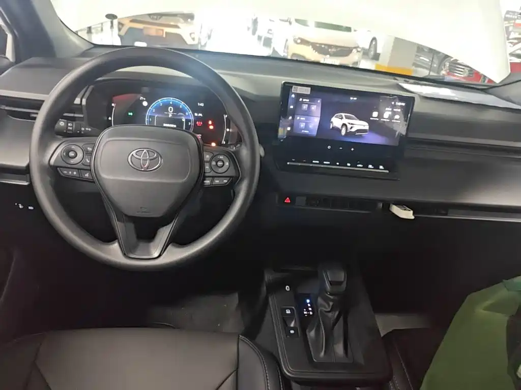 Toyota Corolla Cross — фото 10