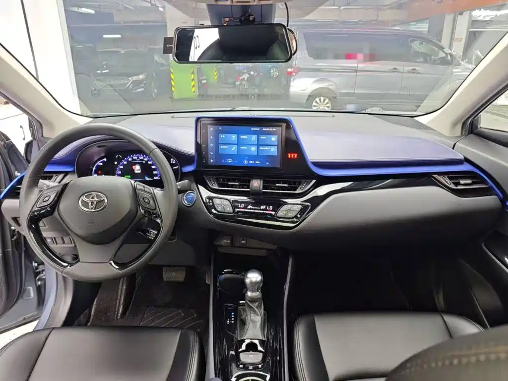 Toyota C-HR — фото 10