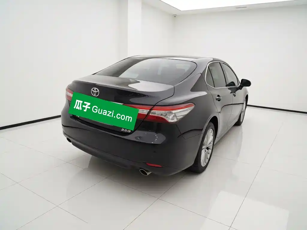 Toyota Camry — фото 4