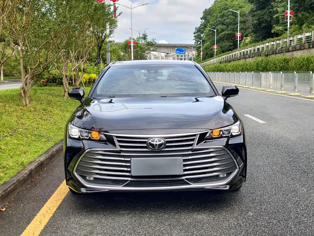 Toyota Avalon — фото 2