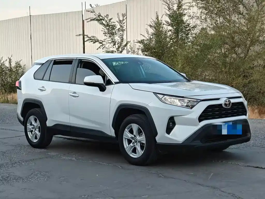 Toyota RAV4 — фото 2