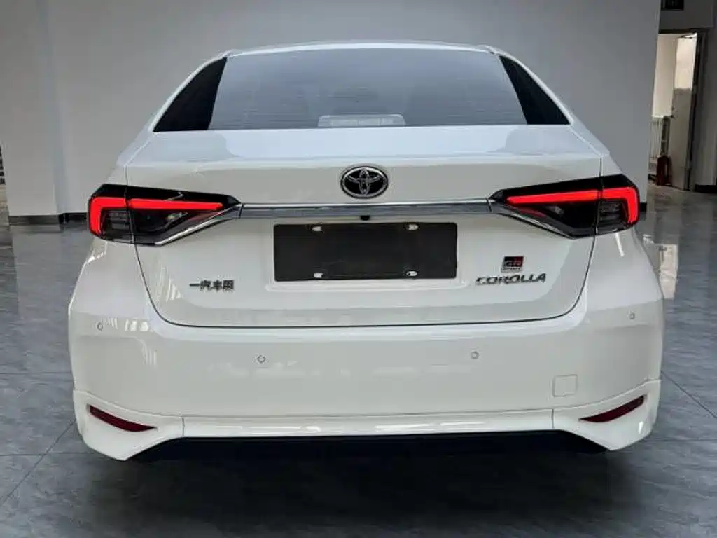 Toyota Corolla — фото 4