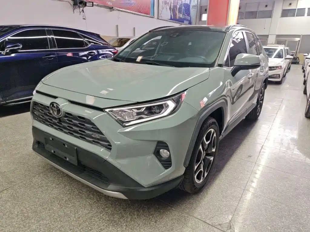 Toyota RAV4 — фото 2