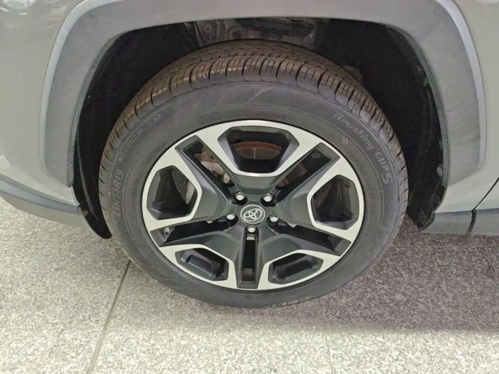 Toyota RAV4 — фото 23