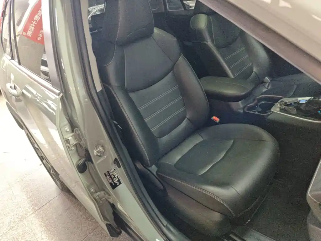 Toyota RAV4 — фото 25