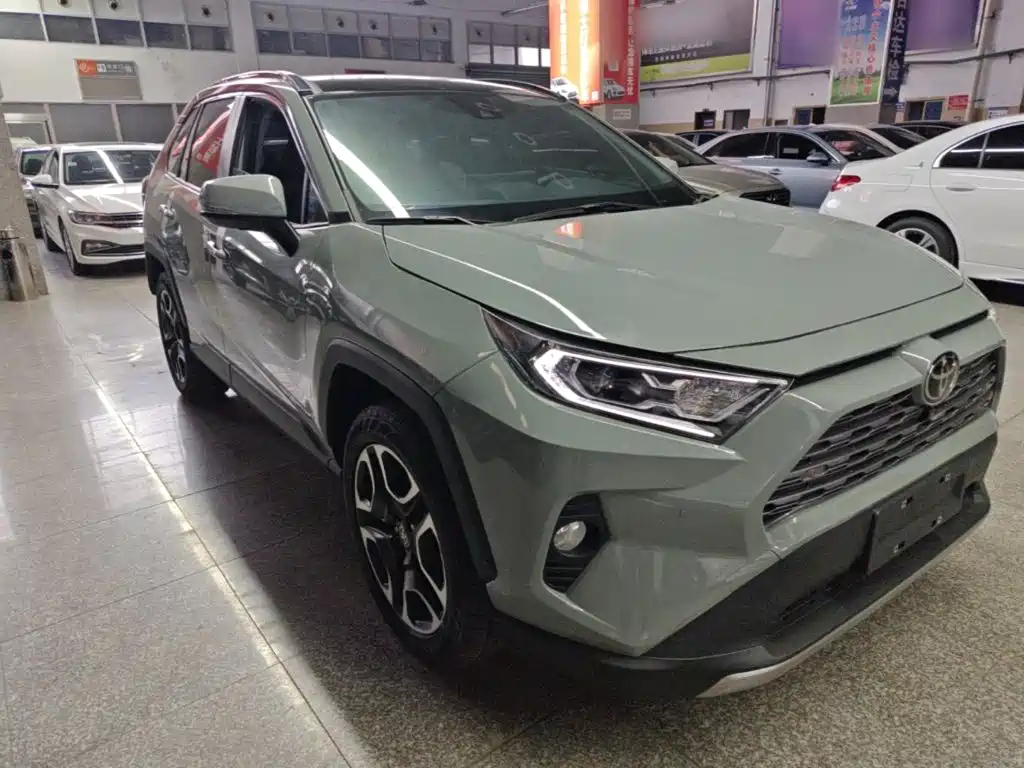 Toyota RAV4 — фото 4