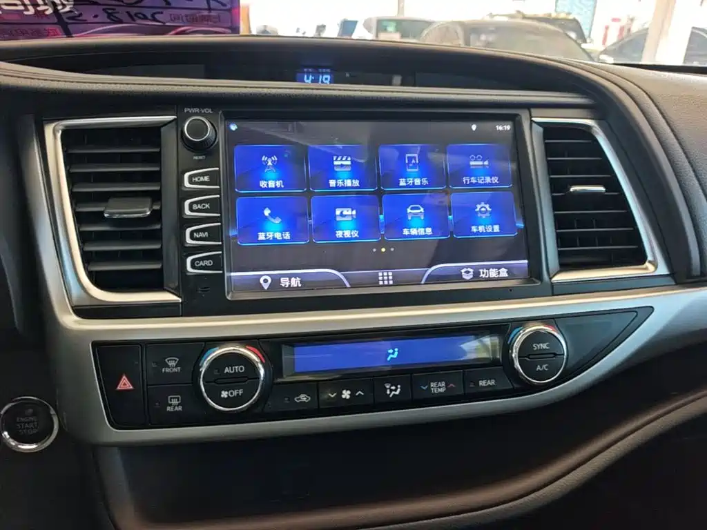 Toyota Highlander — фото 13