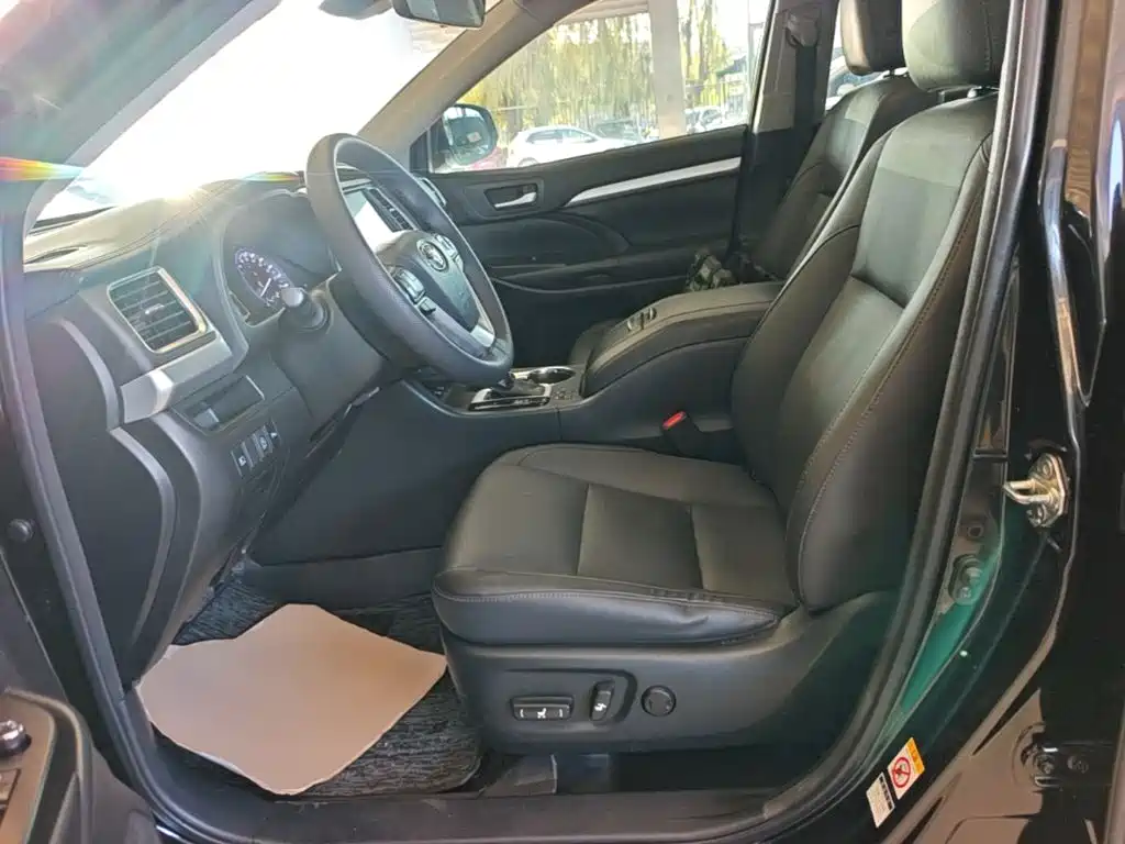 Toyota Highlander — фото 15