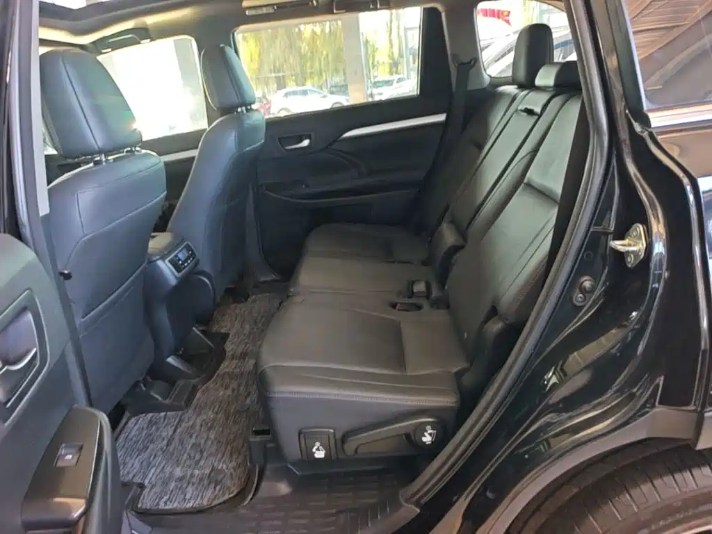 Toyota Highlander — фото 17