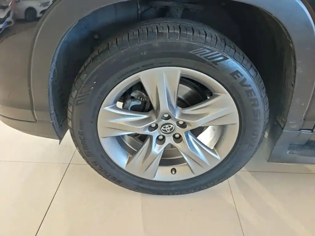 Toyota Highlander — фото 23