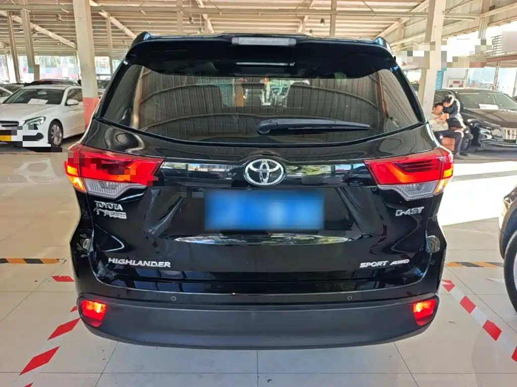 Toyota Highlander — фото 6