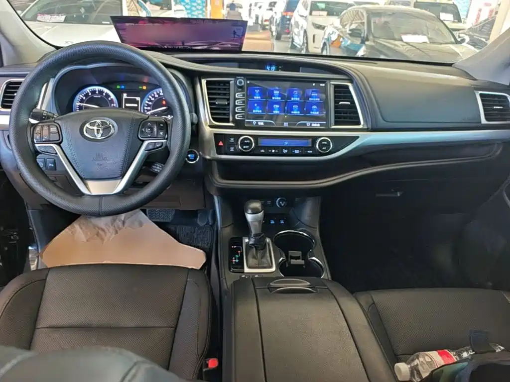 Toyota Highlander — фото 10