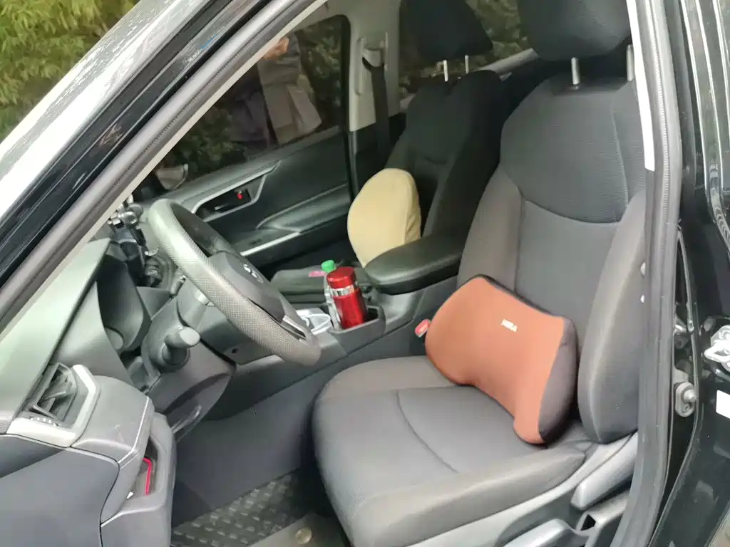 Toyota RAV4 — фото 11