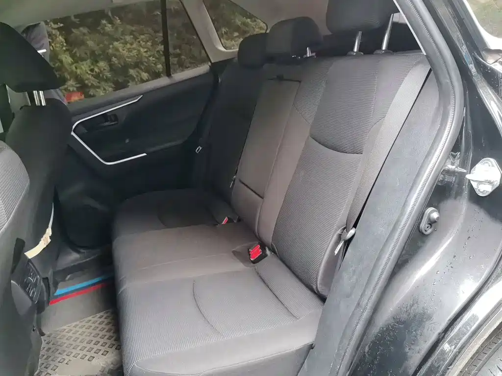 Toyota RAV4 — фото 13