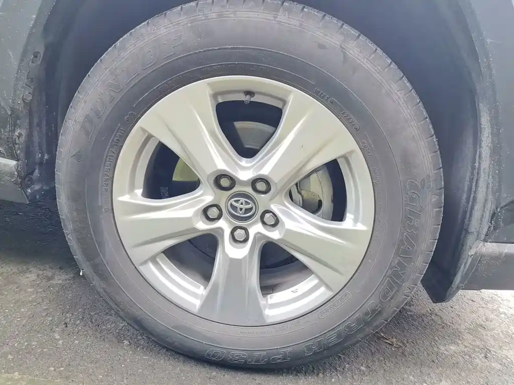 Toyota RAV4 — фото 24
