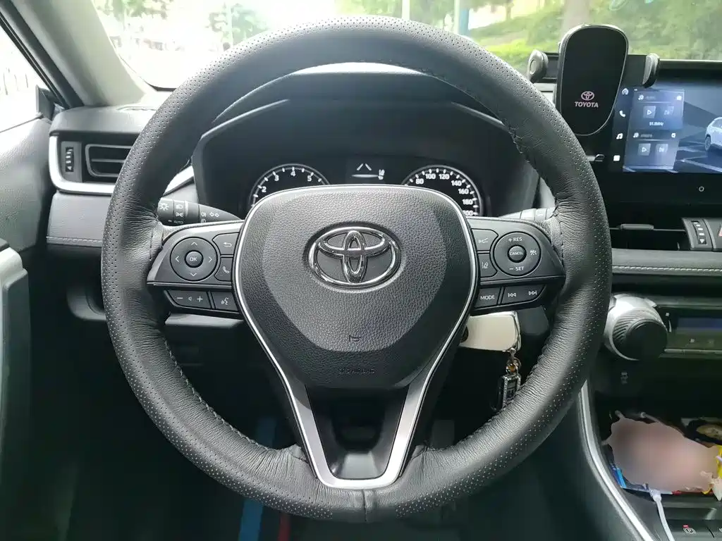 Toyota RAV4 — фото 6