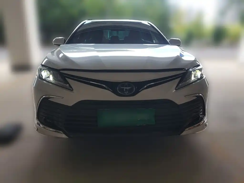 Toyota Camry — фото 2