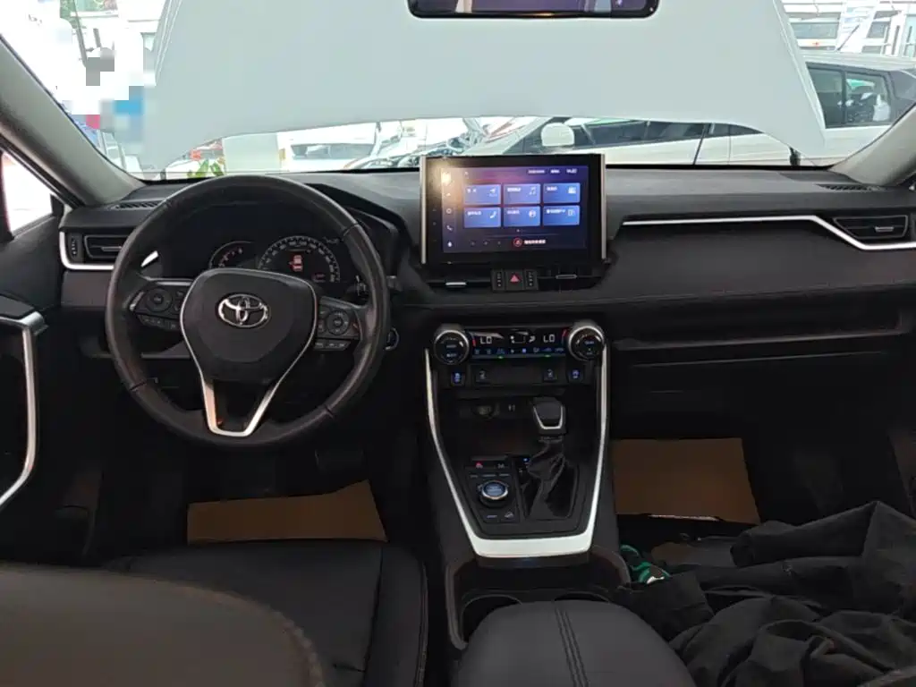 Toyota RAV4 — фото 14