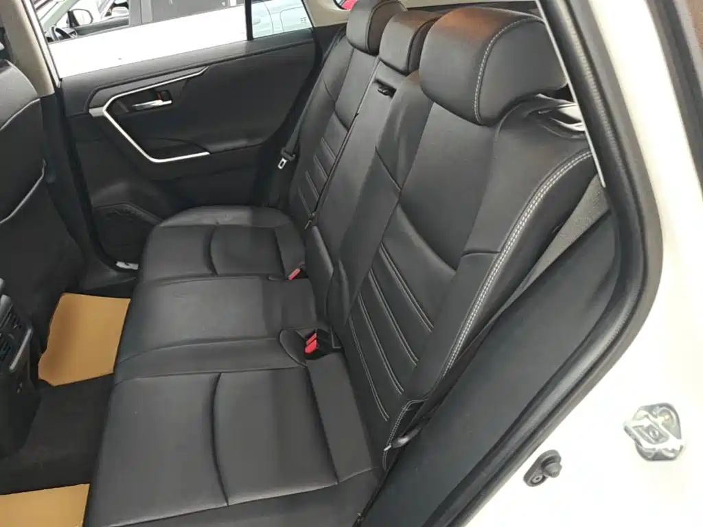 Toyota RAV4 — фото 22