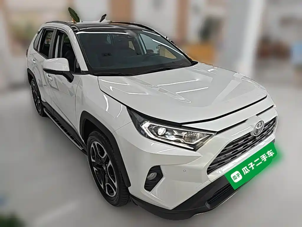 Toyota RAV4 — фото 6