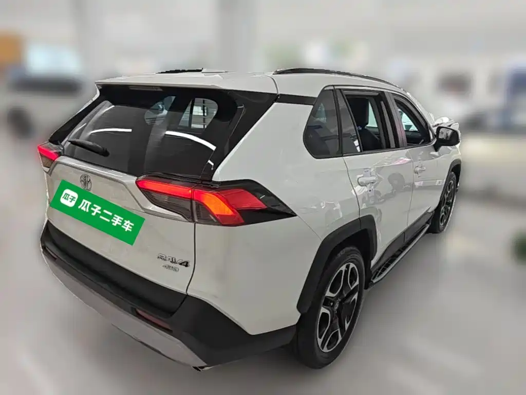 Toyota RAV4 — фото 10