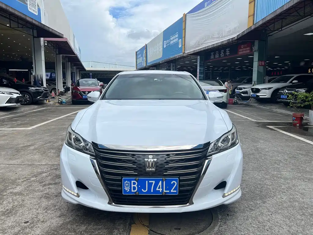 Toyota Crown — фото 2