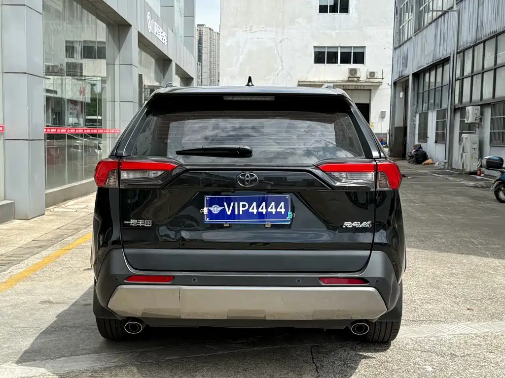 Toyota RAV4 — фото 5