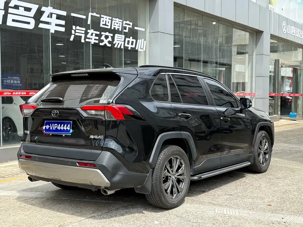 Toyota RAV4 — фото 6