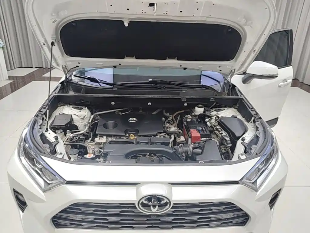 Toyota RAV4 — фото 20