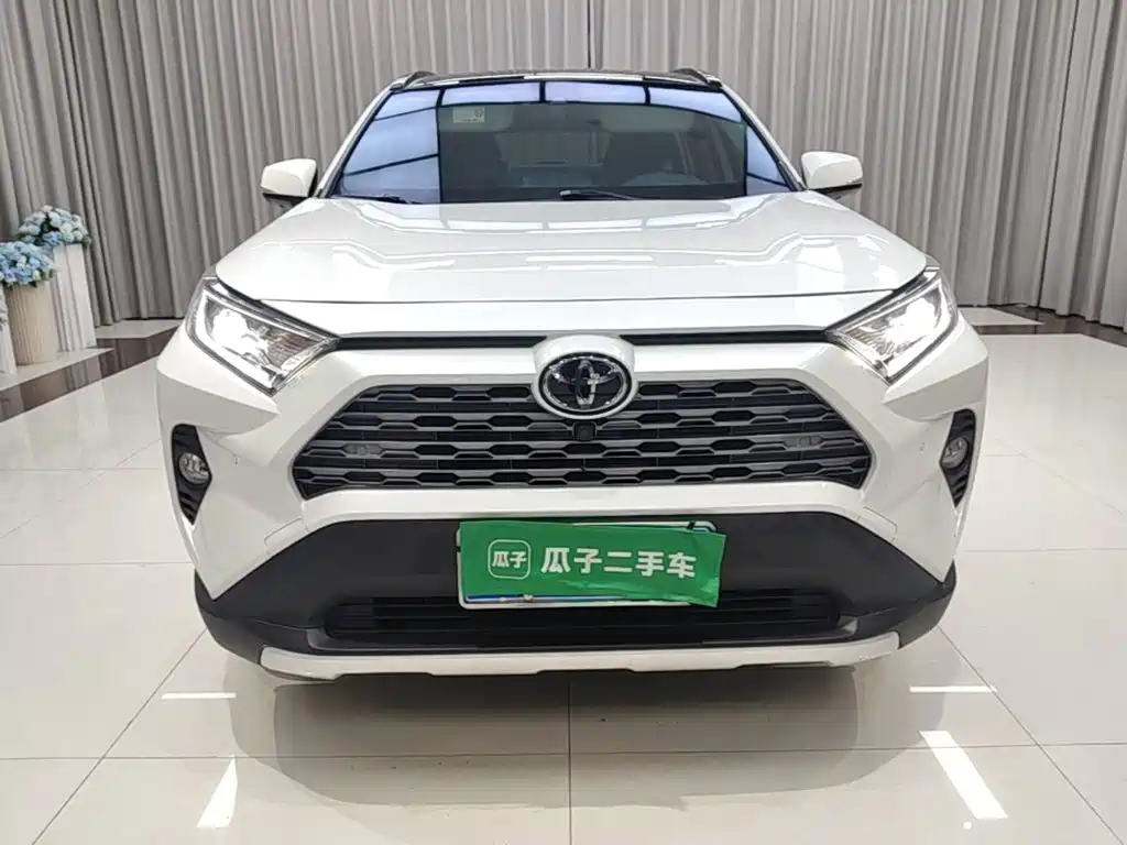 Toyota RAV4 — фото 3