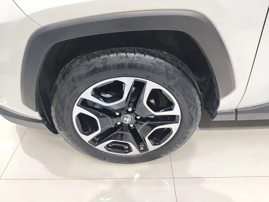 Toyota RAV4 — фото 23