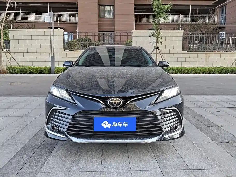 Toyota Camry — фото 2
